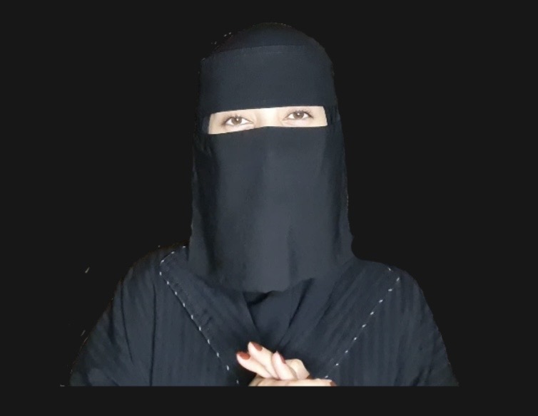 عبير، صانع محتوى في لقرن