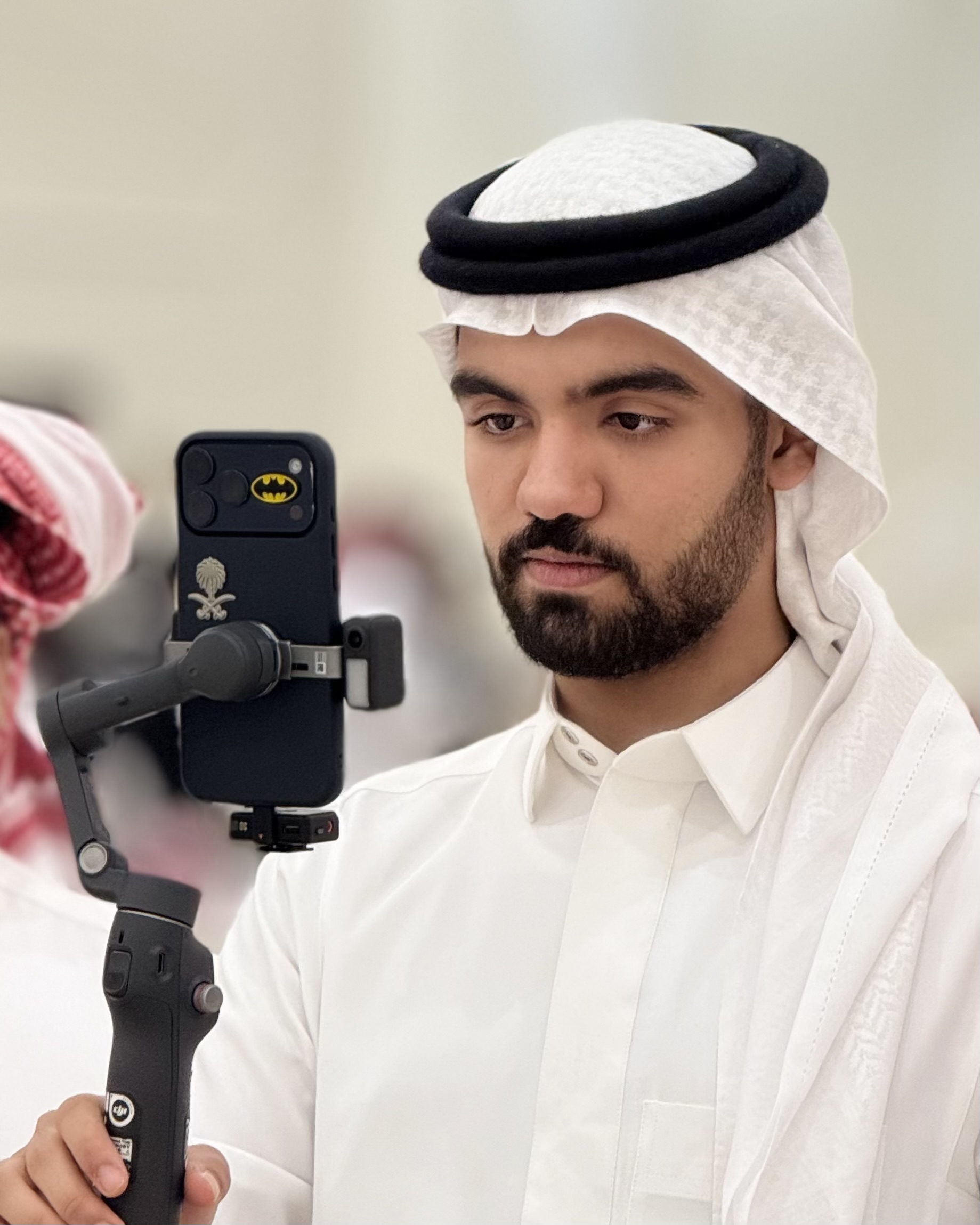 عزام، صانع محتوى في الرس